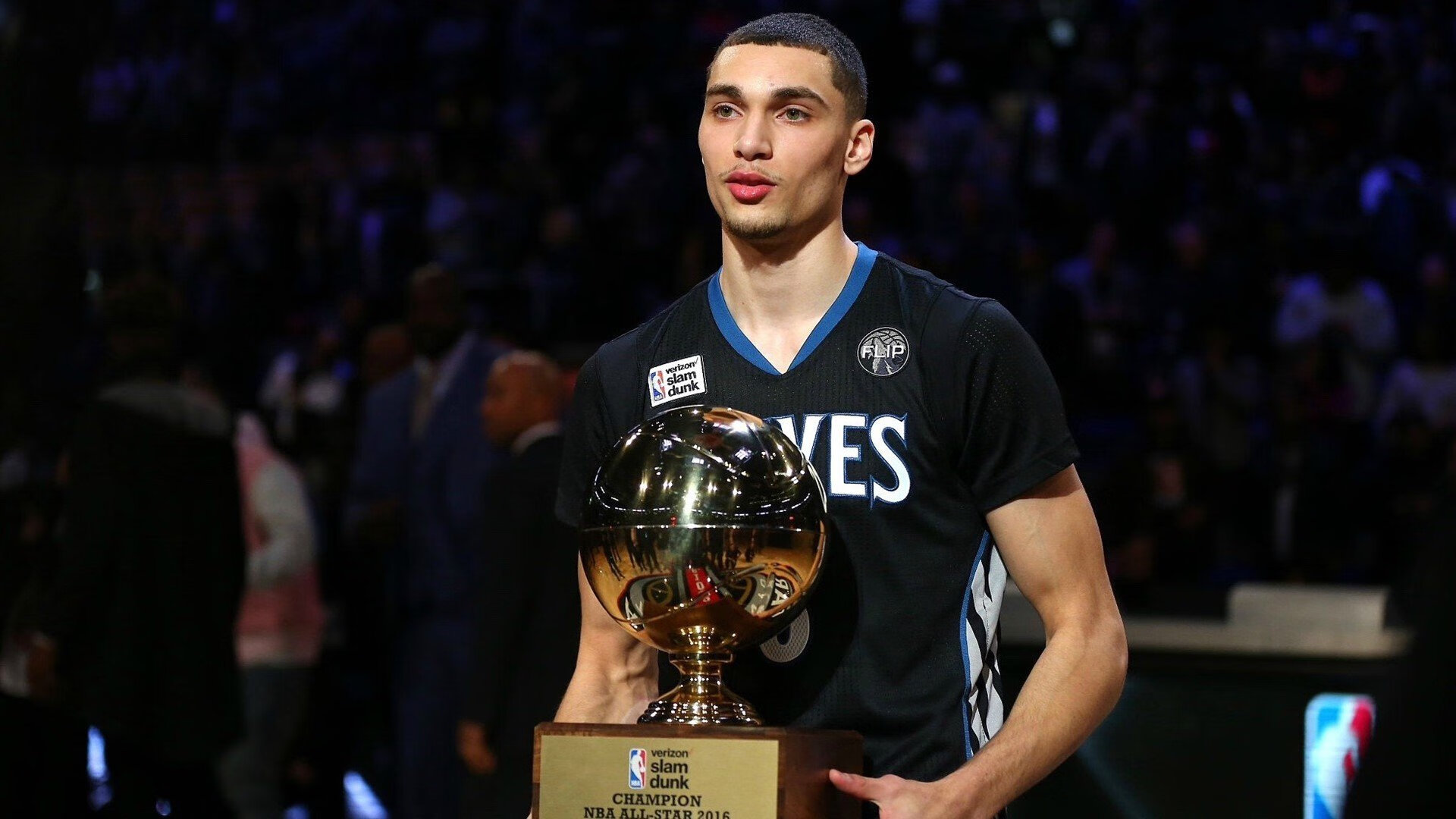 布克表示太阳要保持专注打好每一场，太阳靠布克还是保罗